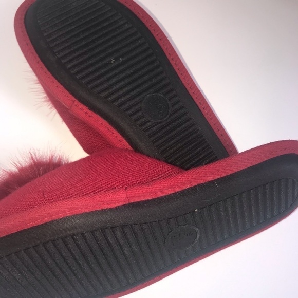 VICTORIAS SECRET RED POM POM POOF SLIPPERS SMALL - Picture 7 of 7